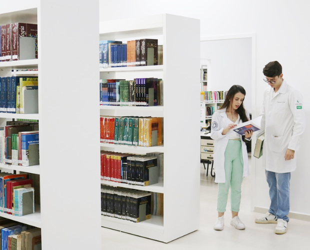 Revitalizao de biblioteca beneficia centenas de alunos da Unidade Central da Univs
